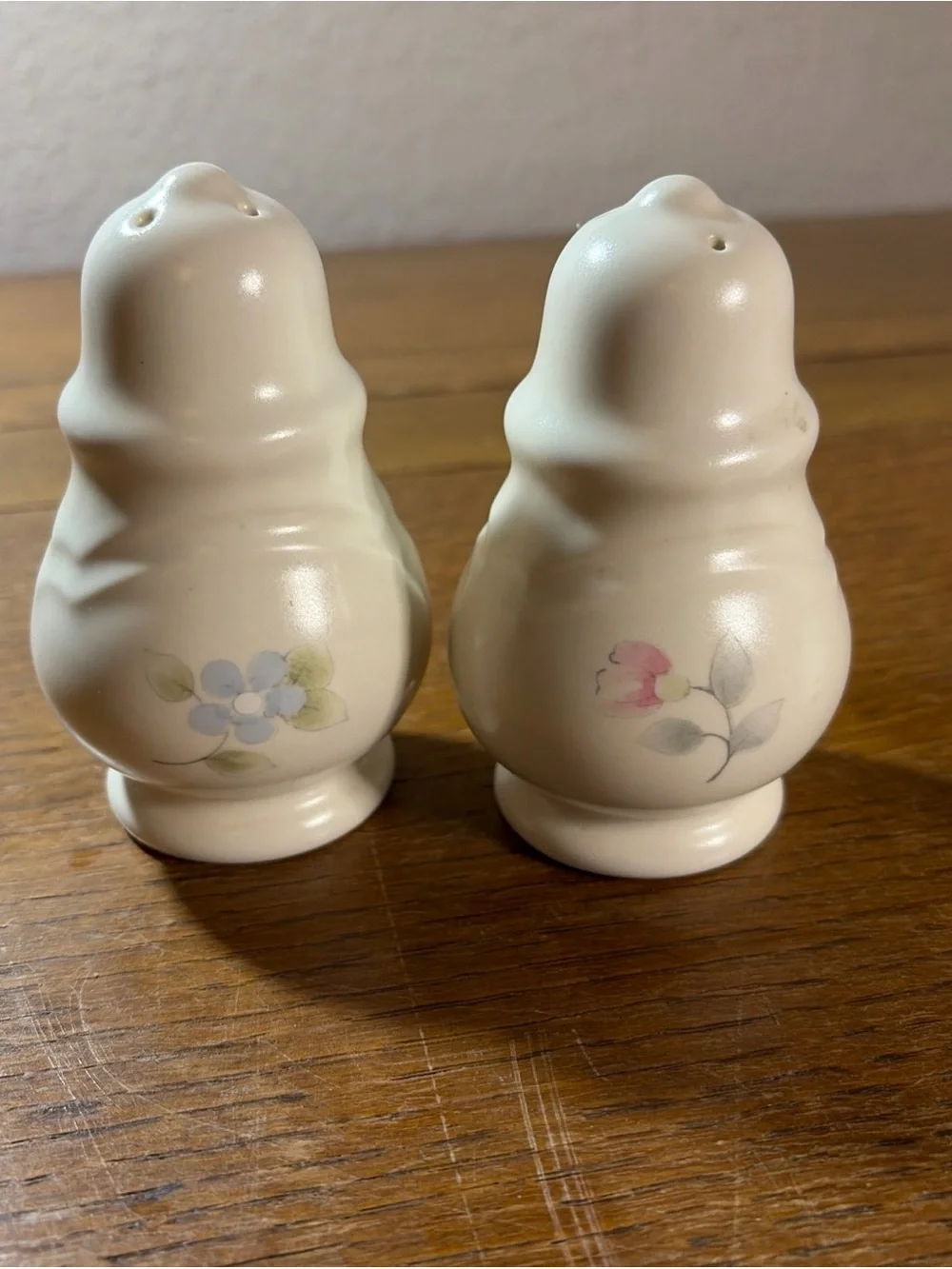 Vintage Pfaltzgraff Tea Rose Salt and Pepper Shakers